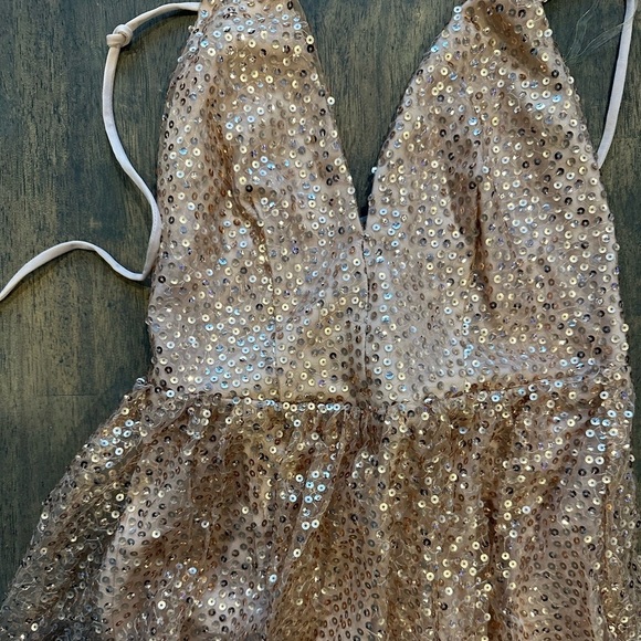 Halter Neck Sequin Embellished Gown - Picture 4 of 5